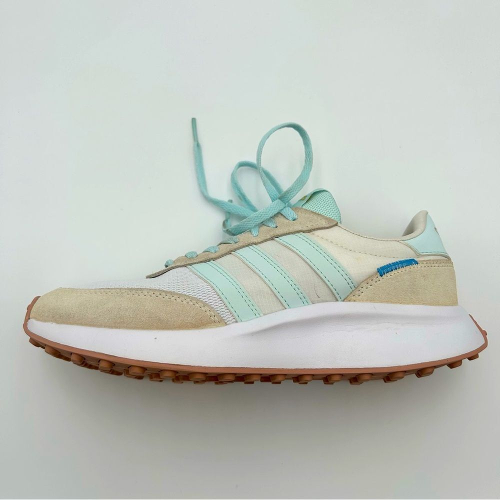 Adidas Run 70s Running Shoe Womens 7
Cloud White / Almost Blue / Off White
